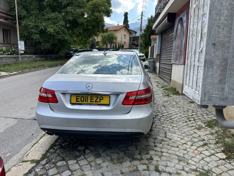 Mercedes-Benz E 220, снимка 6 - Автомобили и джипове - 47165394