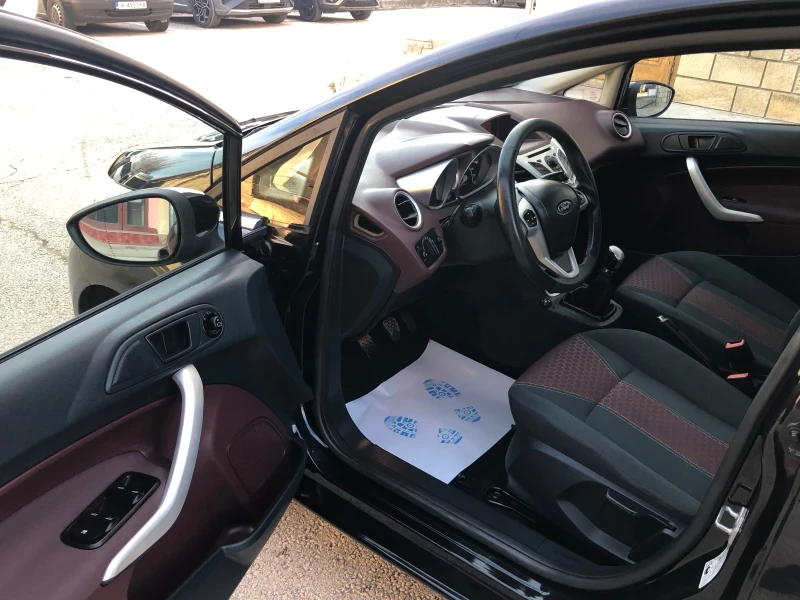 Ford Fiesta 1.6i ГАЗ TITANIUM KEYLESS , снимка 9 - Автомобили и джипове - 48576483