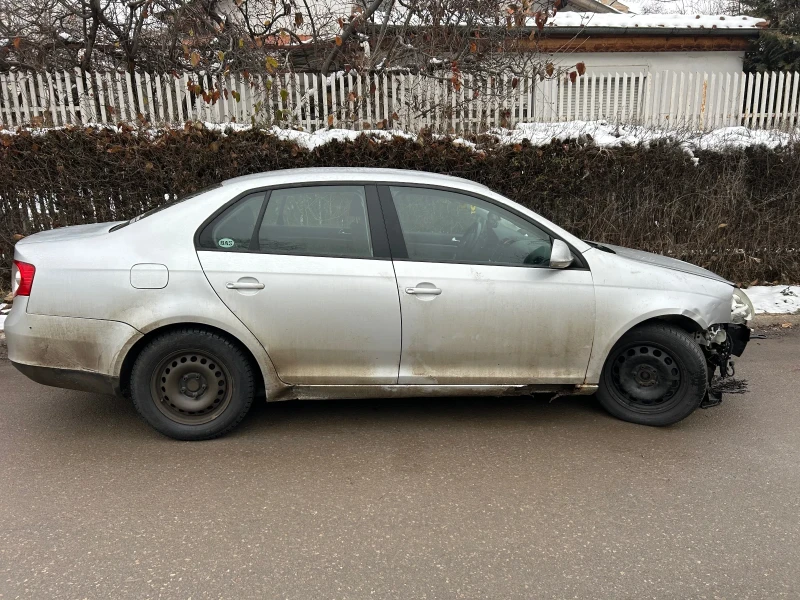 VW Jetta, снимка 5 - Автомобили и джипове - 48714800