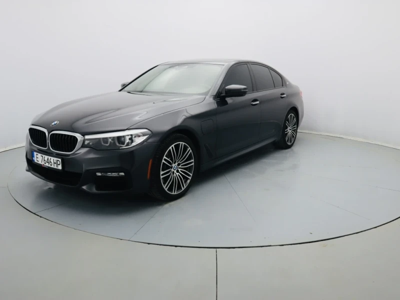 BMW 530E 530E/iPerformance/M-Pack/Distr/3D/M-Tock/360Cam/He, снимка 2 - Автомобили и джипове - 52215856