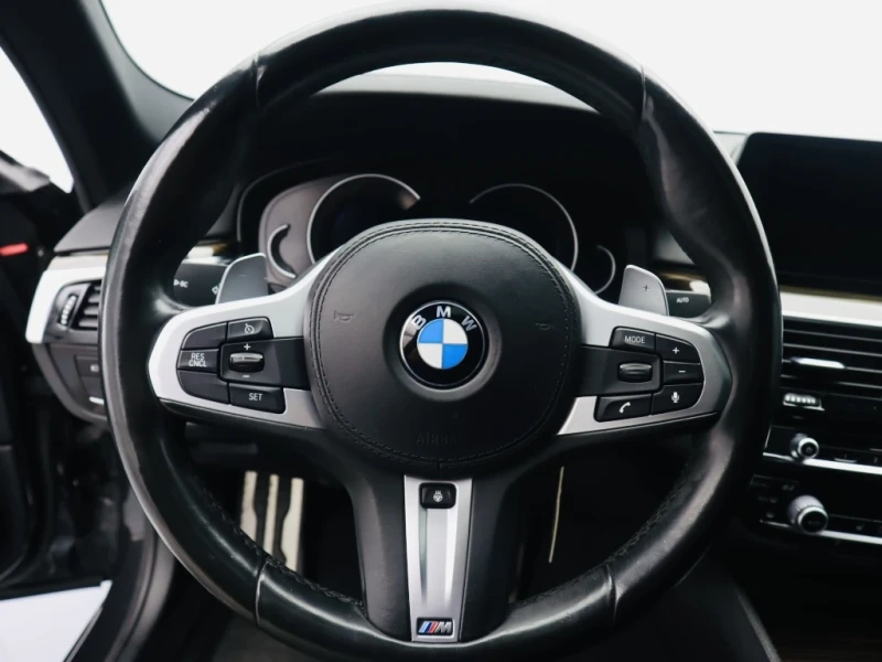 BMW 530E 530E/iPerformance/M-Pack/Distr/3D/M-Tock/360Cam/He, снимка 5 - Автомобили и джипове - 52215856