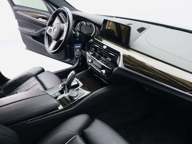 BMW 530E 530E/iPerformance/M-Pack/Distr/3D/M-Tock/360Cam/He, снимка 7 - Автомобили и джипове - 52215856