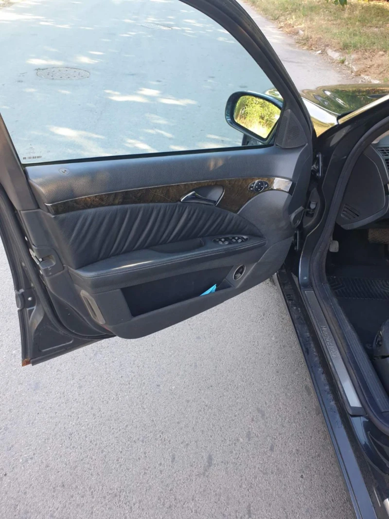 Mercedes-Benz E 320 Бензин-Газ, снимка 10 - Автомобили и джипове - 51027987