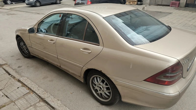 Mercedes-Benz C 220 W203, снимка 4 - Автомобили и джипове - 52624162