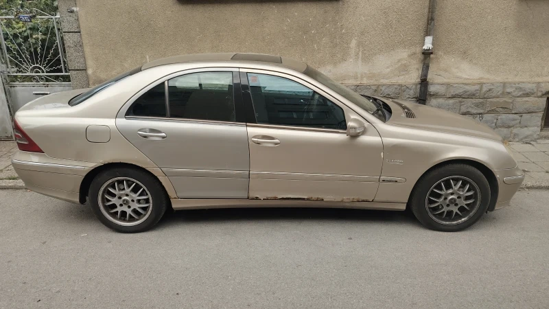 Mercedes-Benz C 220 W203, снимка 3 - Автомобили и джипове - 52624162