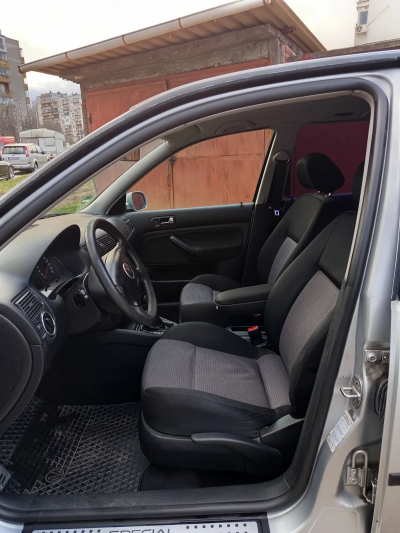 VW Golf 1.6 16v, снимка 9 - Автомобили и джипове - 52756220