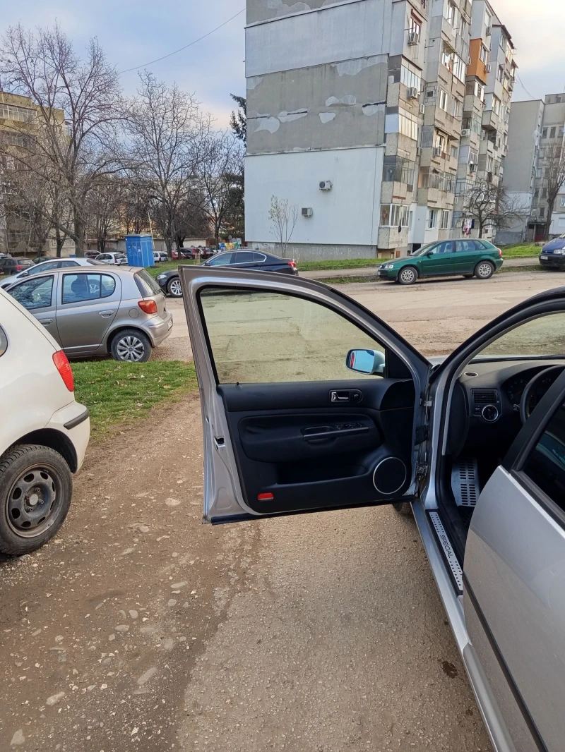 VW Golf 1.6 16v, снимка 7 - Автомобили и джипове - 52756220