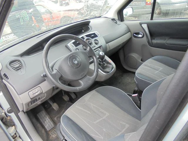 Renault Scenic, снимка 8 - Автомобили и джипове - 21348764