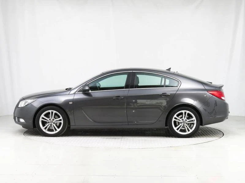 Opel Insignia 2.0CDTI-2бр., снимка 3 - Автомобили и джипове - 25401923