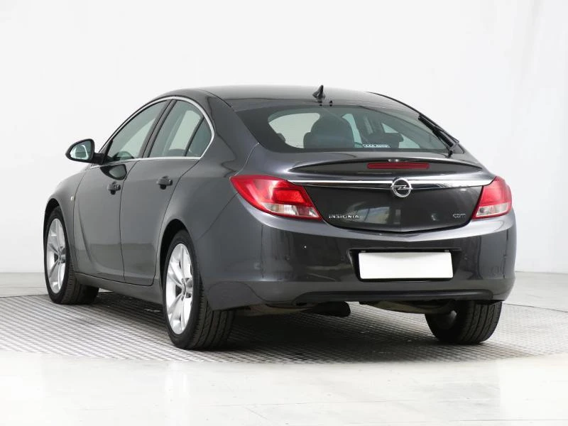 Opel Insignia 2.0CDTI-2бр., снимка 4 - Автомобили и джипове - 25401923