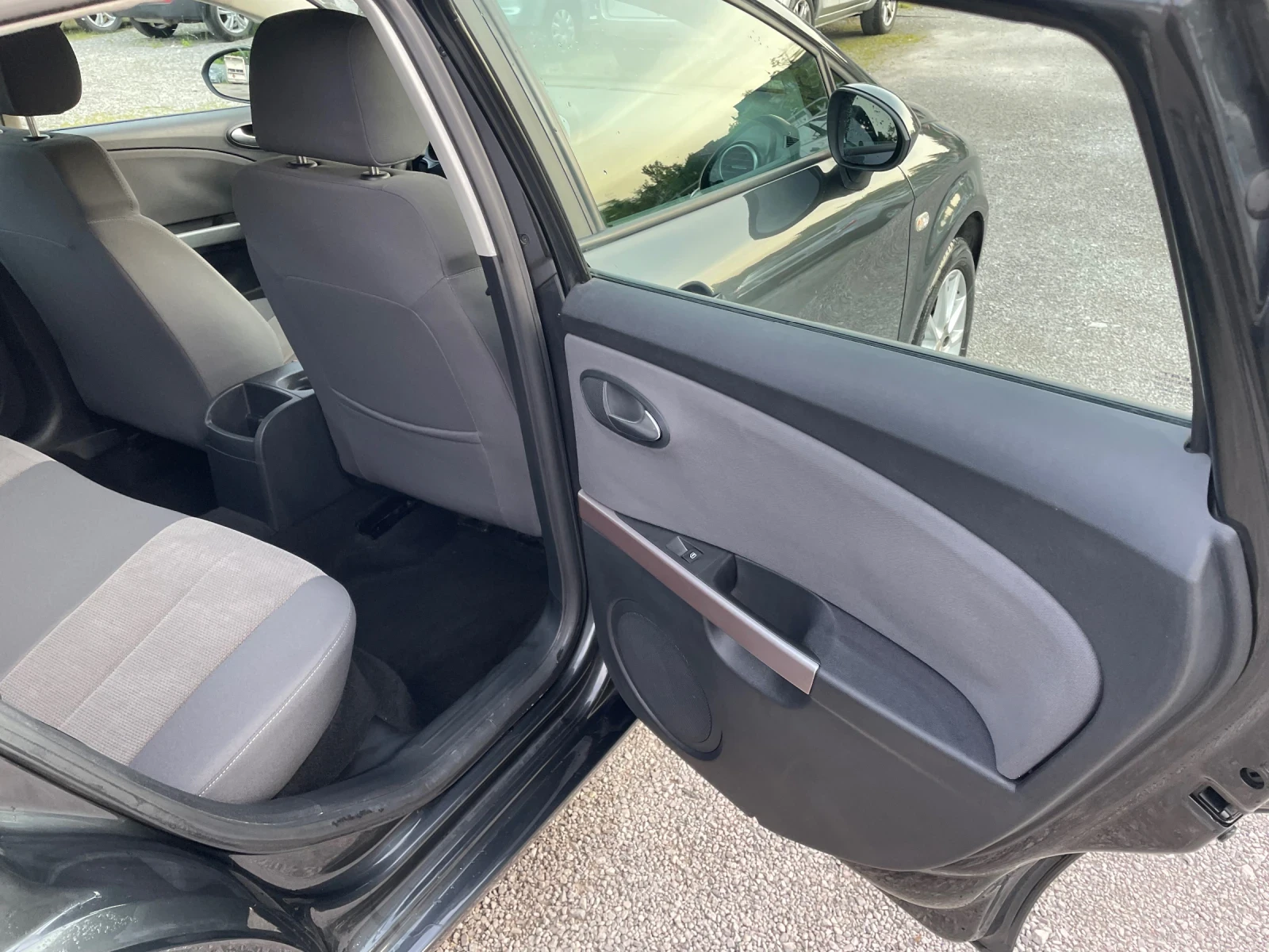 Seat Leon 1.6 TDI , 105коня, ЕВРО 5 - изображение 10