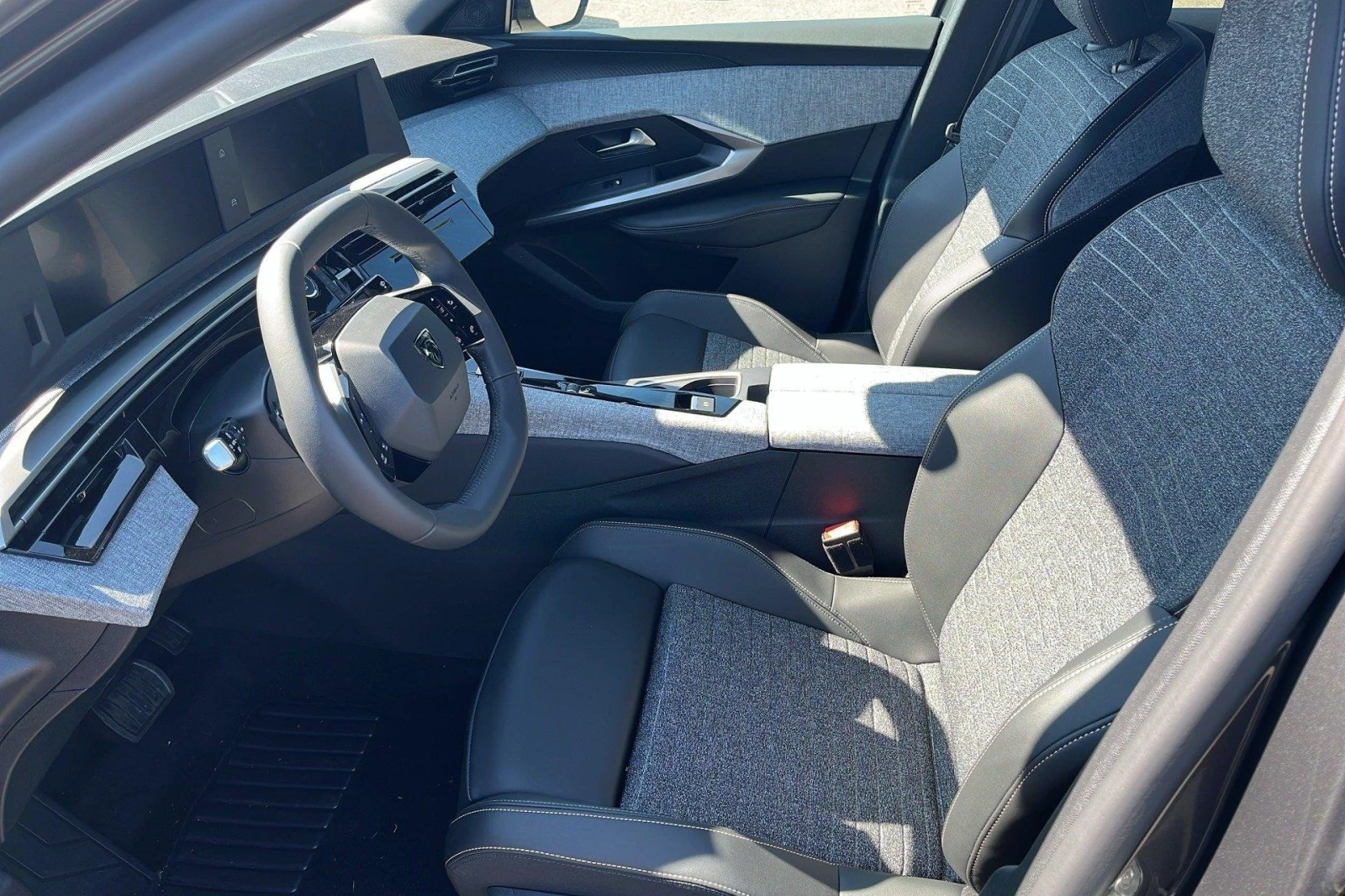 Peugeot 3008 Hybrid 145 e-DCS6 Allure - изображение 9