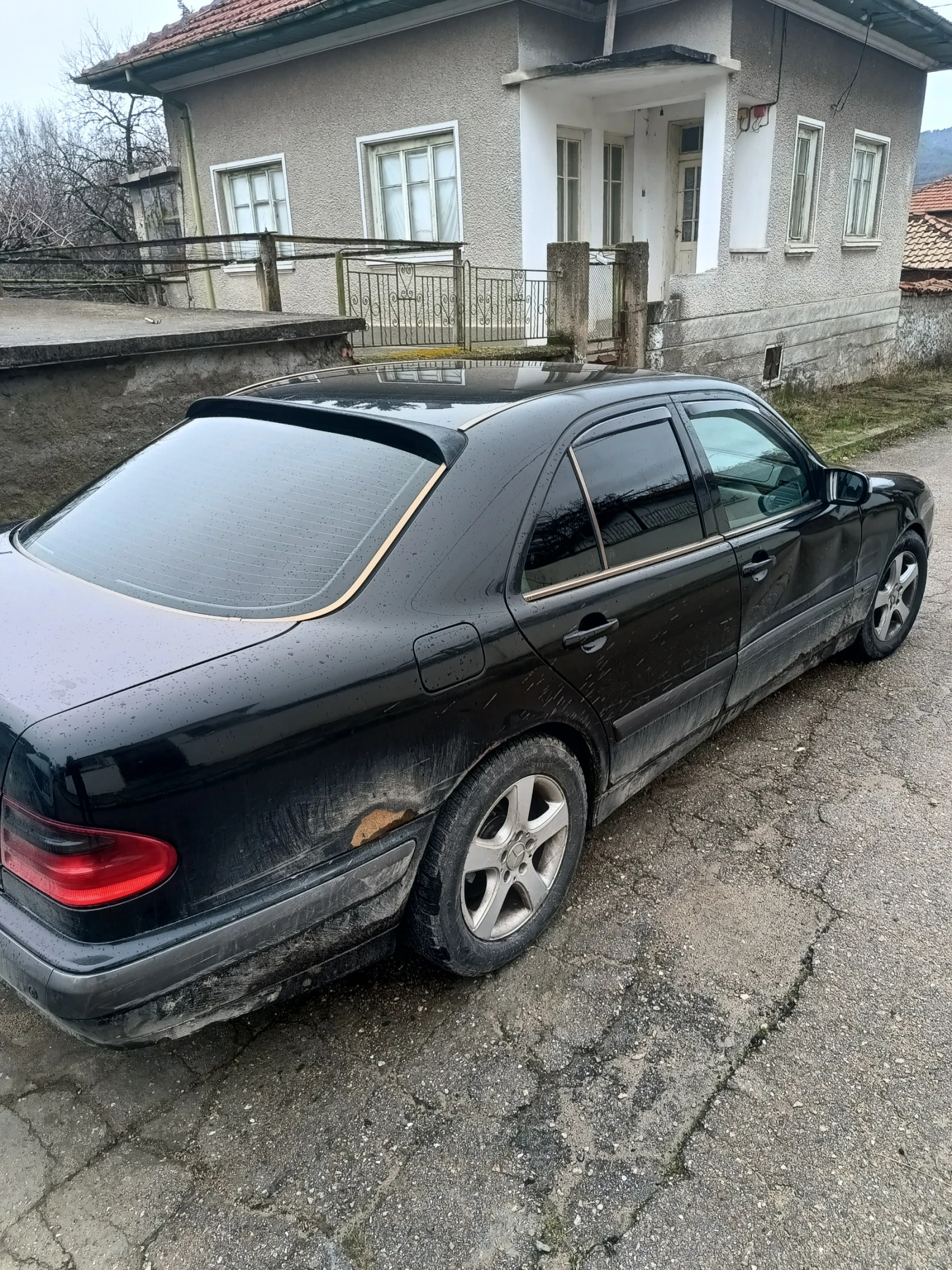 Mercedes-Benz E 220 38194 - изображение 6