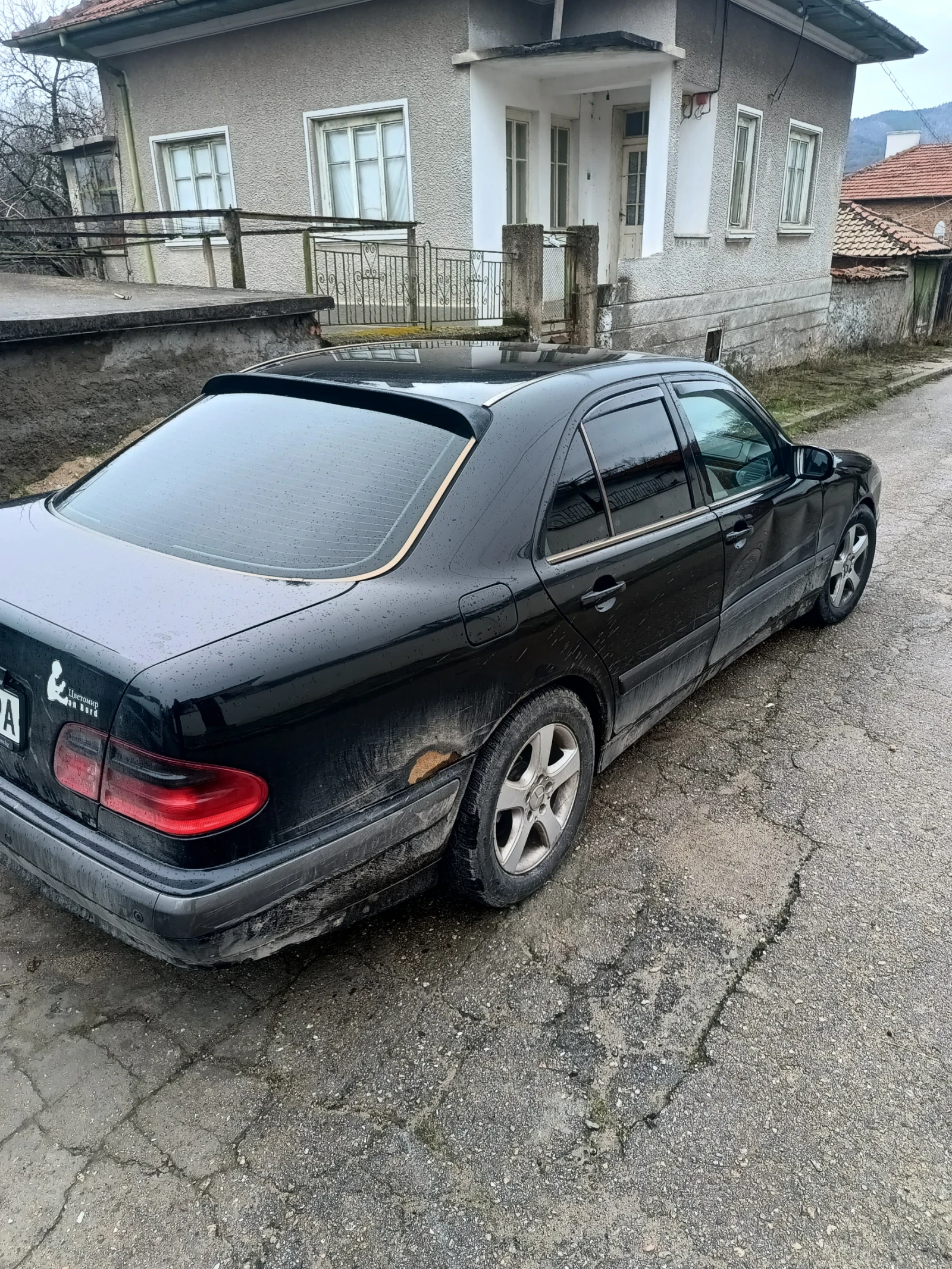 Mercedes-Benz E 220 38194 - изображение 10