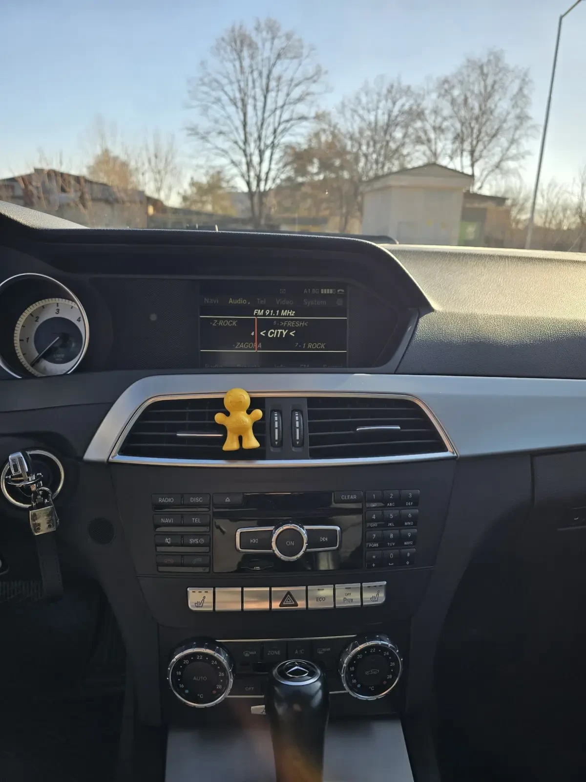 Mercedes-Benz C 220, снимка 9 - Автомобили и джипове - 53719304