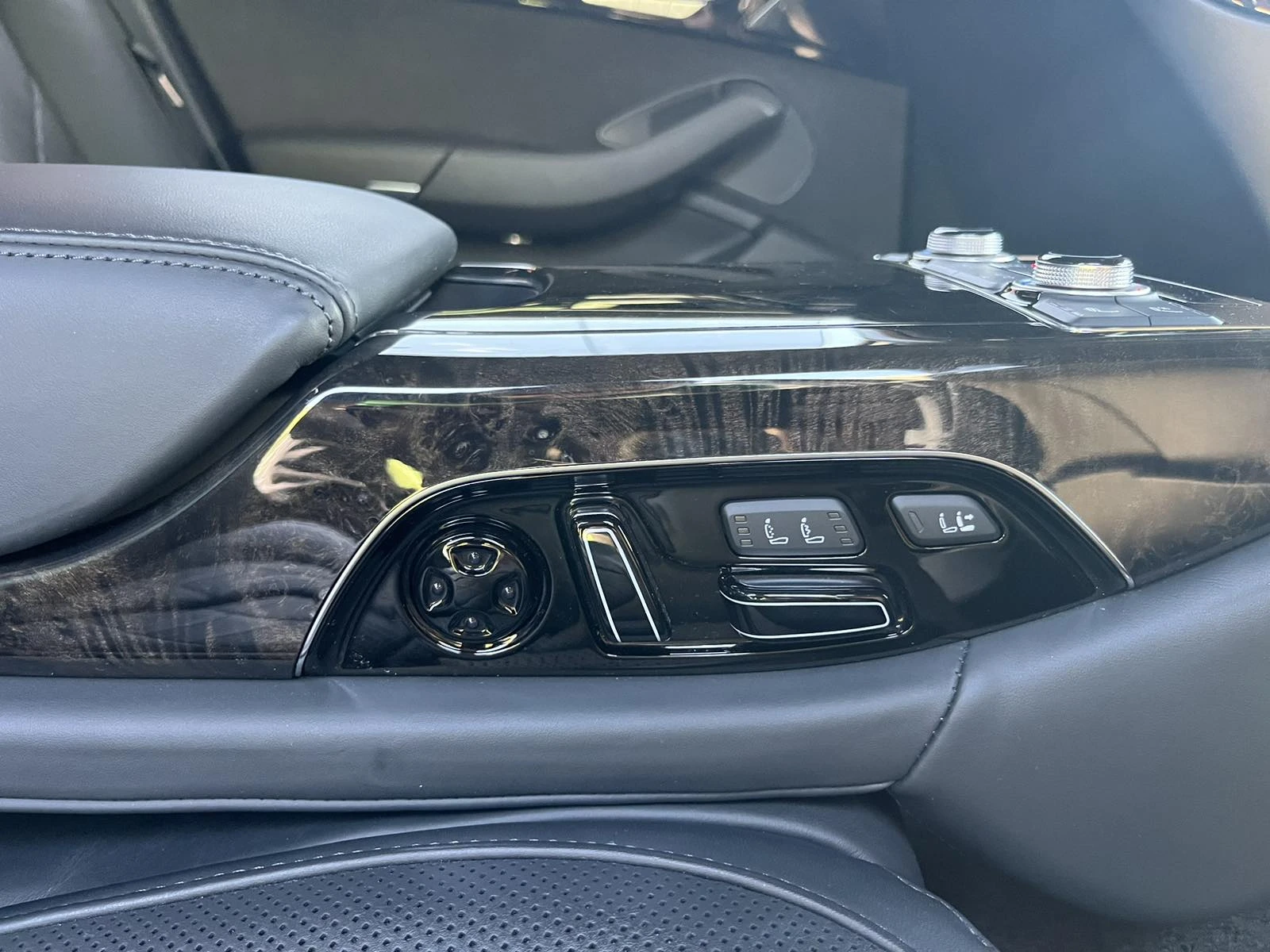 Audi A8 4.2 TDI Пълнa история в АУДИ, снимка 11 - Автомобили и джипове - 54377452