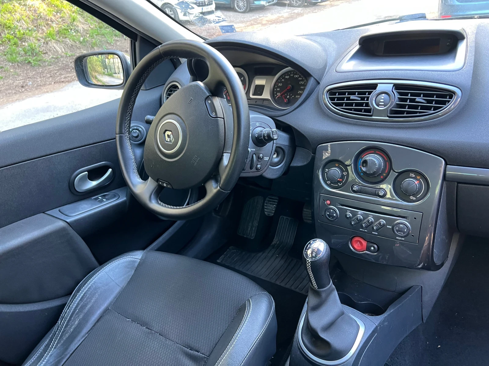 Renault Clio, снимка 8 - Автомобили и джипове - 54390064