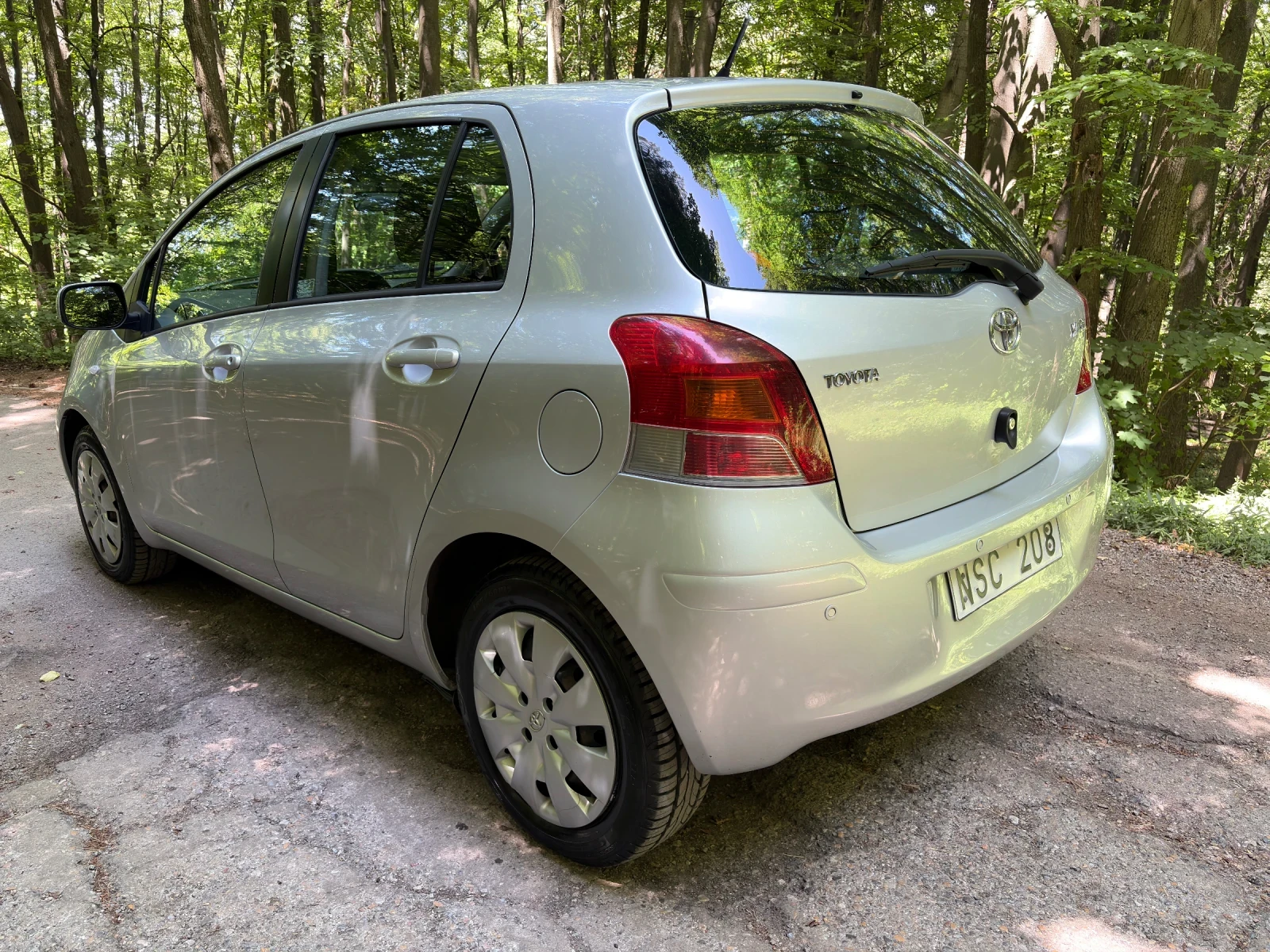 Toyota Yaris 1.33 Автоматик перфектно състояние, снимка 3 - Автомобили и джипове - 55088765