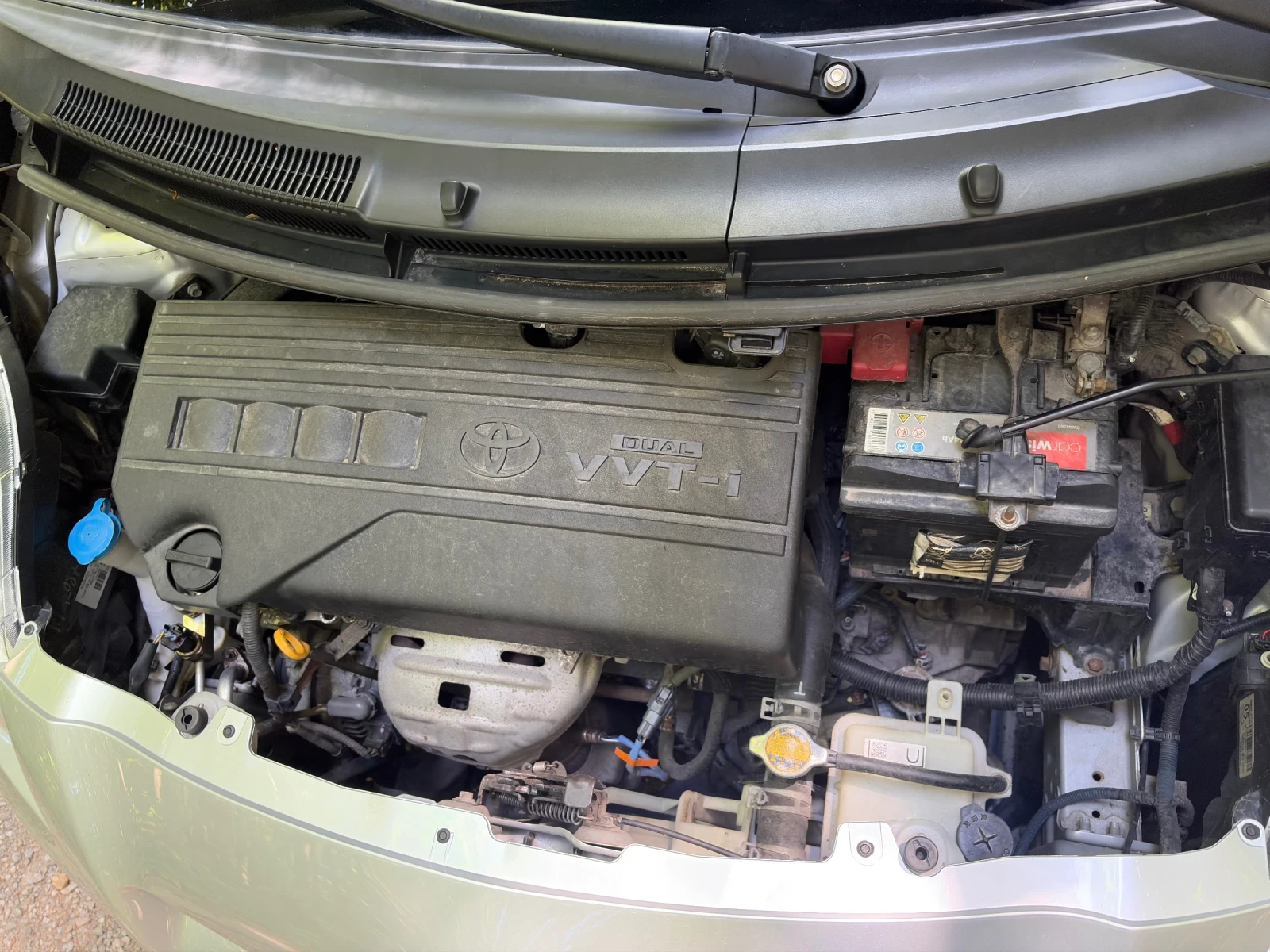 Toyota Yaris 1.33 Автоматик перфектно състояние, снимка 11 - Автомобили и джипове - 55088765