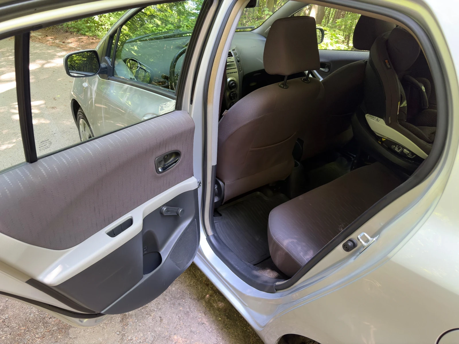 Toyota Yaris 1.33 Автоматик перфектно състояние, снимка 7 - Автомобили и джипове - 55088765
