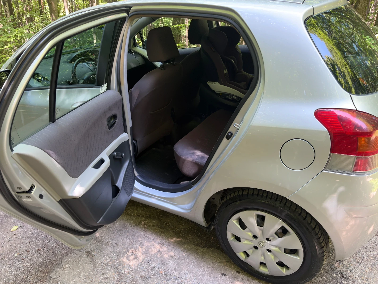 Toyota Yaris 1.33 Автоматик перфектно състояние, снимка 6 - Автомобили и джипове - 55088765