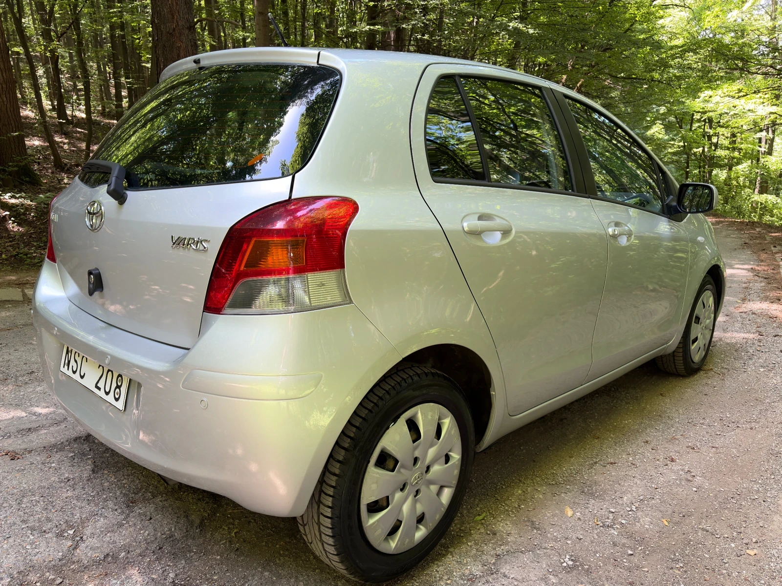 Toyota Yaris 1.33 Автоматик перфектно състояние, снимка 2 - Автомобили и джипове - 55088765