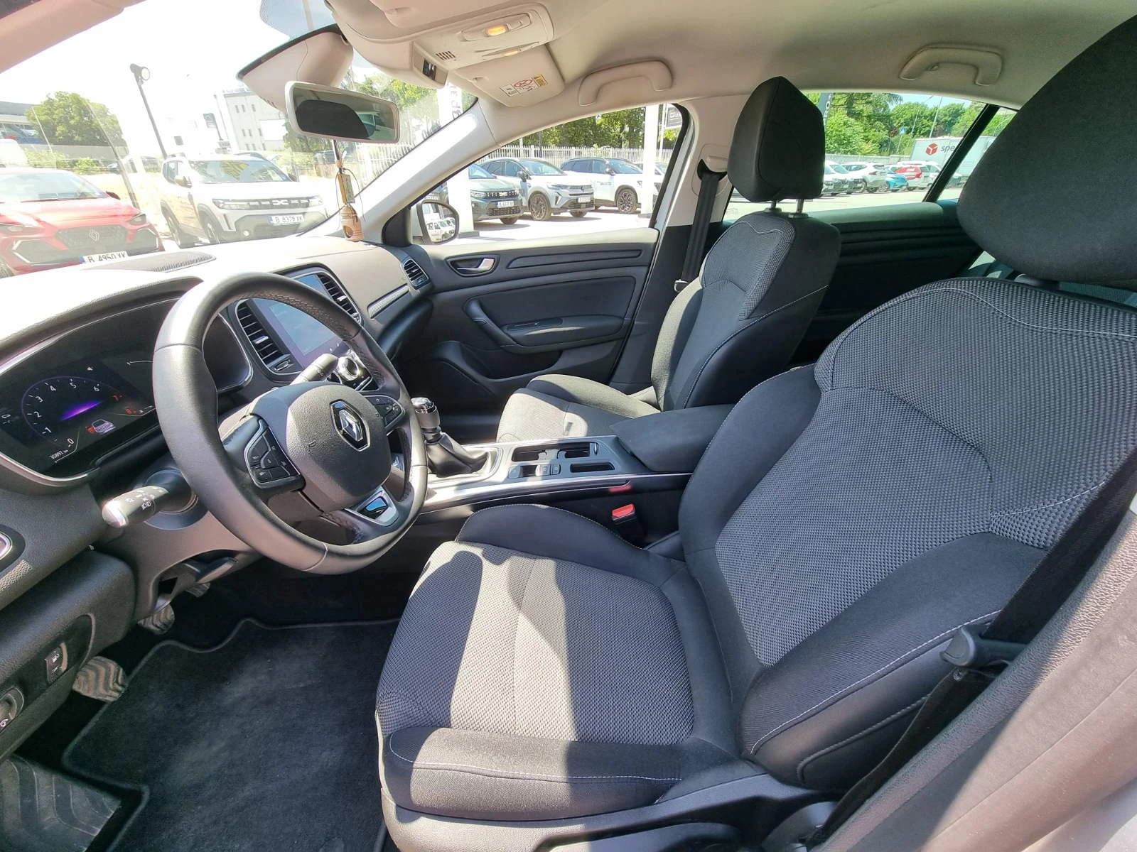 Renault Megane TCe 140 бензин BVM6, снимка 12 - Автомобили и джипове - 55223271