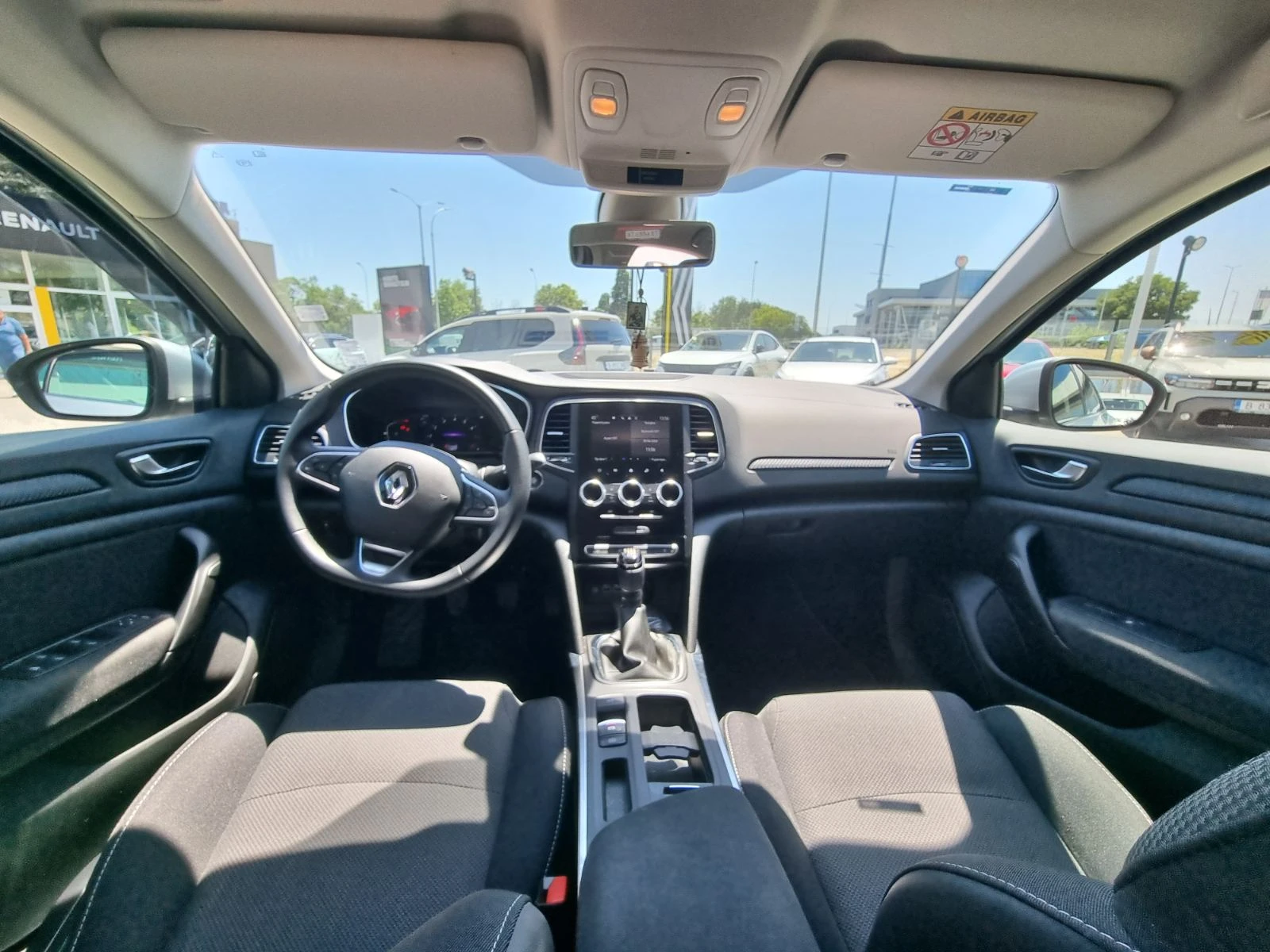Renault Megane TCe 140 бензин BVM6, снимка 11 - Автомобили и джипове - 55223271