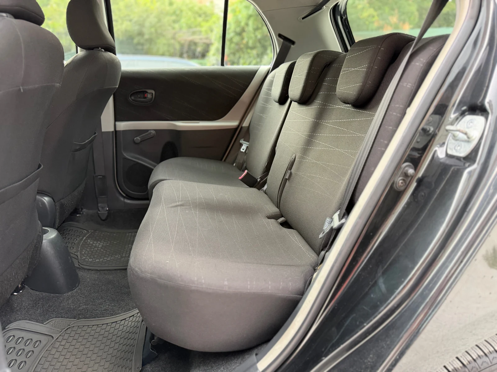 Toyota Yaris 1.0i - VVTi* КЛИМАТИК* РЕГИСТРИРАНА, снимка 11 - Автомобили и джипове - 55790666