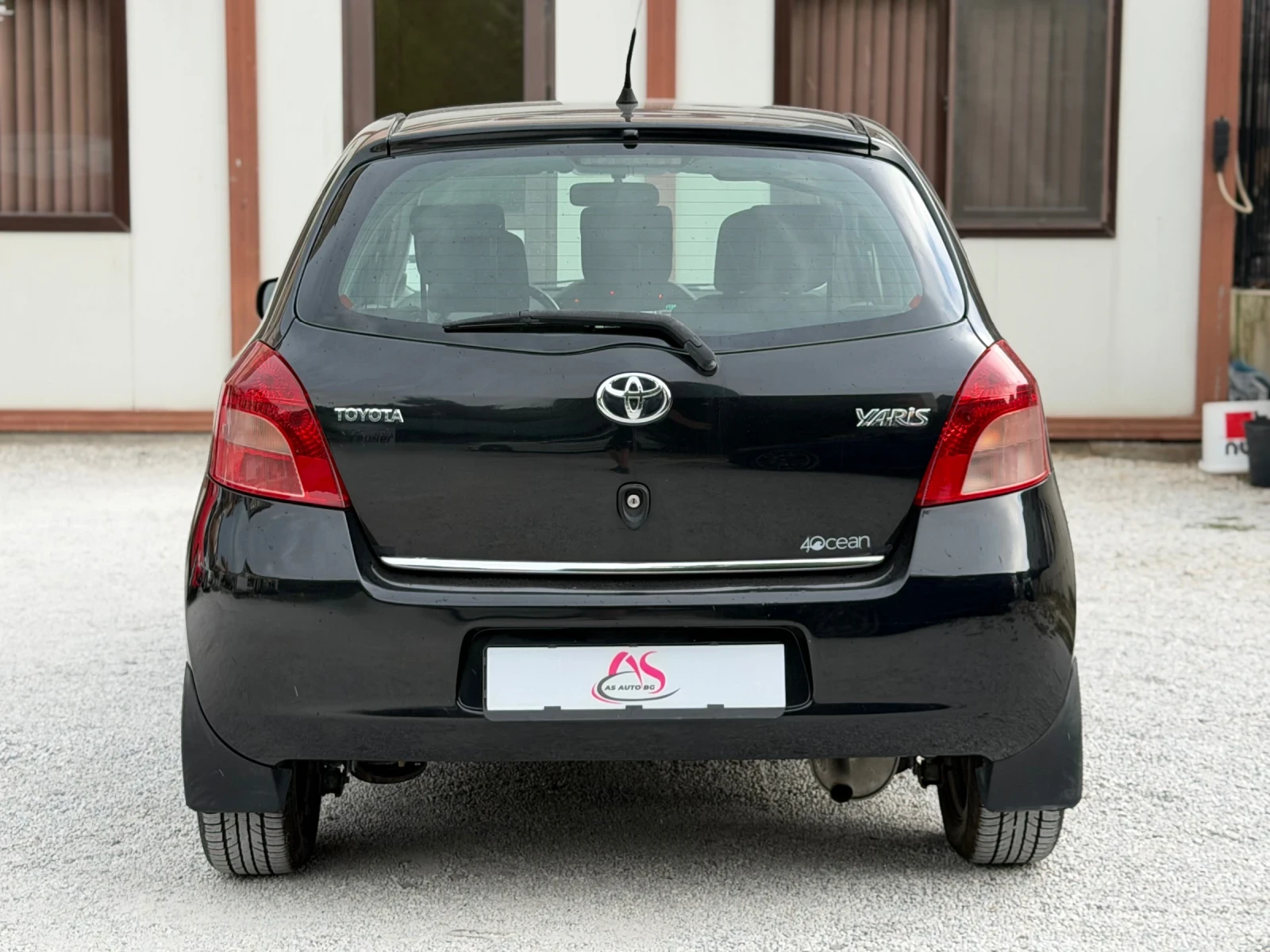 Toyota Yaris 1.0i - VVTi* КЛИМАТИК* РЕГИСТРИРАНА, снимка 6 - Автомобили и джипове - 55790666