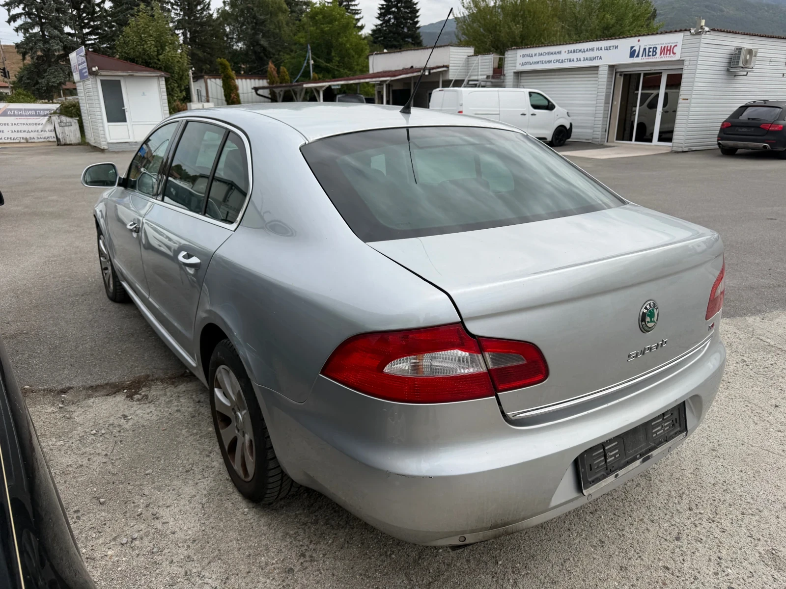 Skoda Superb 2.0Tdi DSG 170кс CBBB, снимка 4 - Автомобили и джипове - 56081133