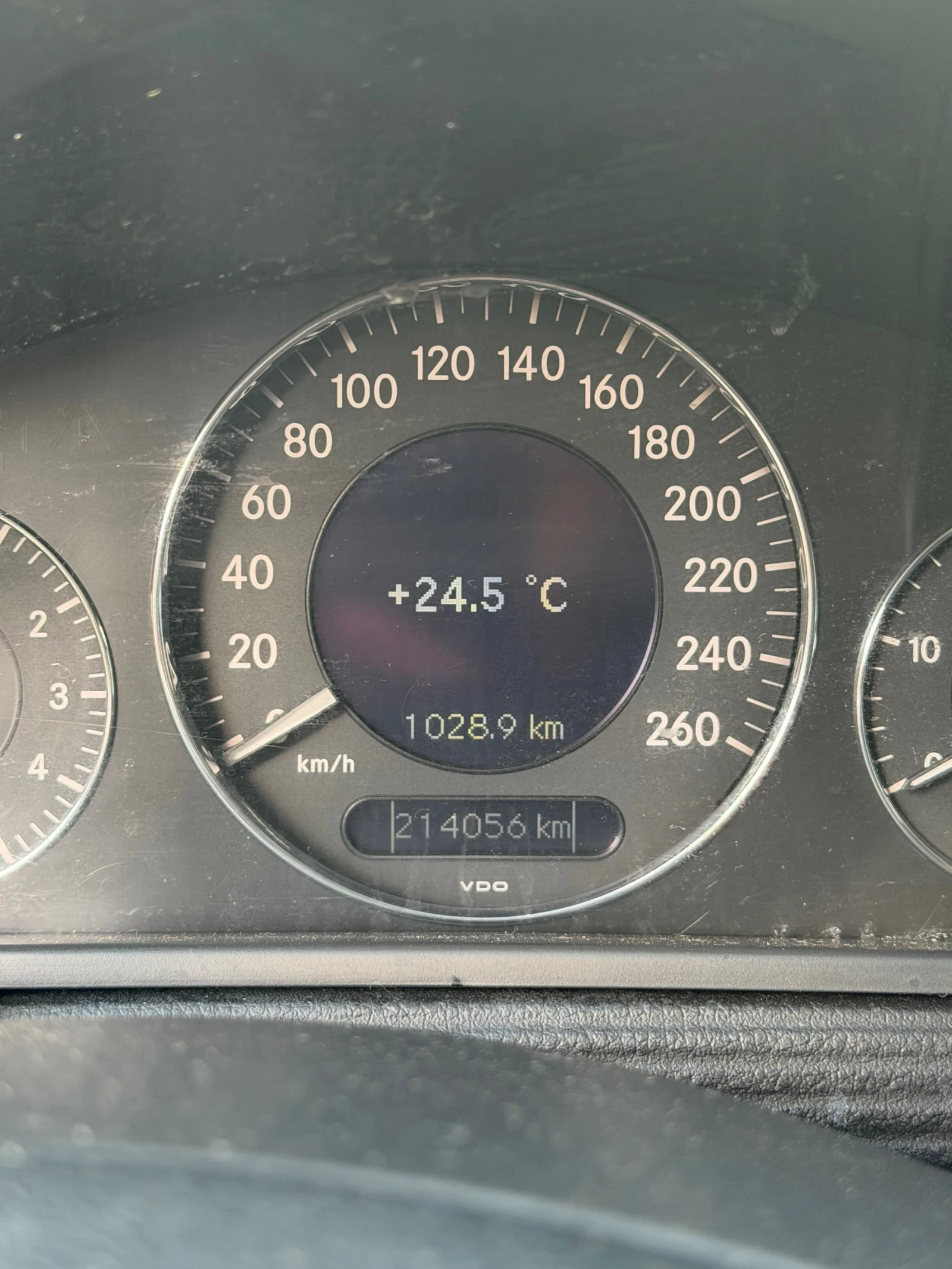 Mercedes-Benz E 220, снимка 8 - Автомобили и джипове - 56614395
