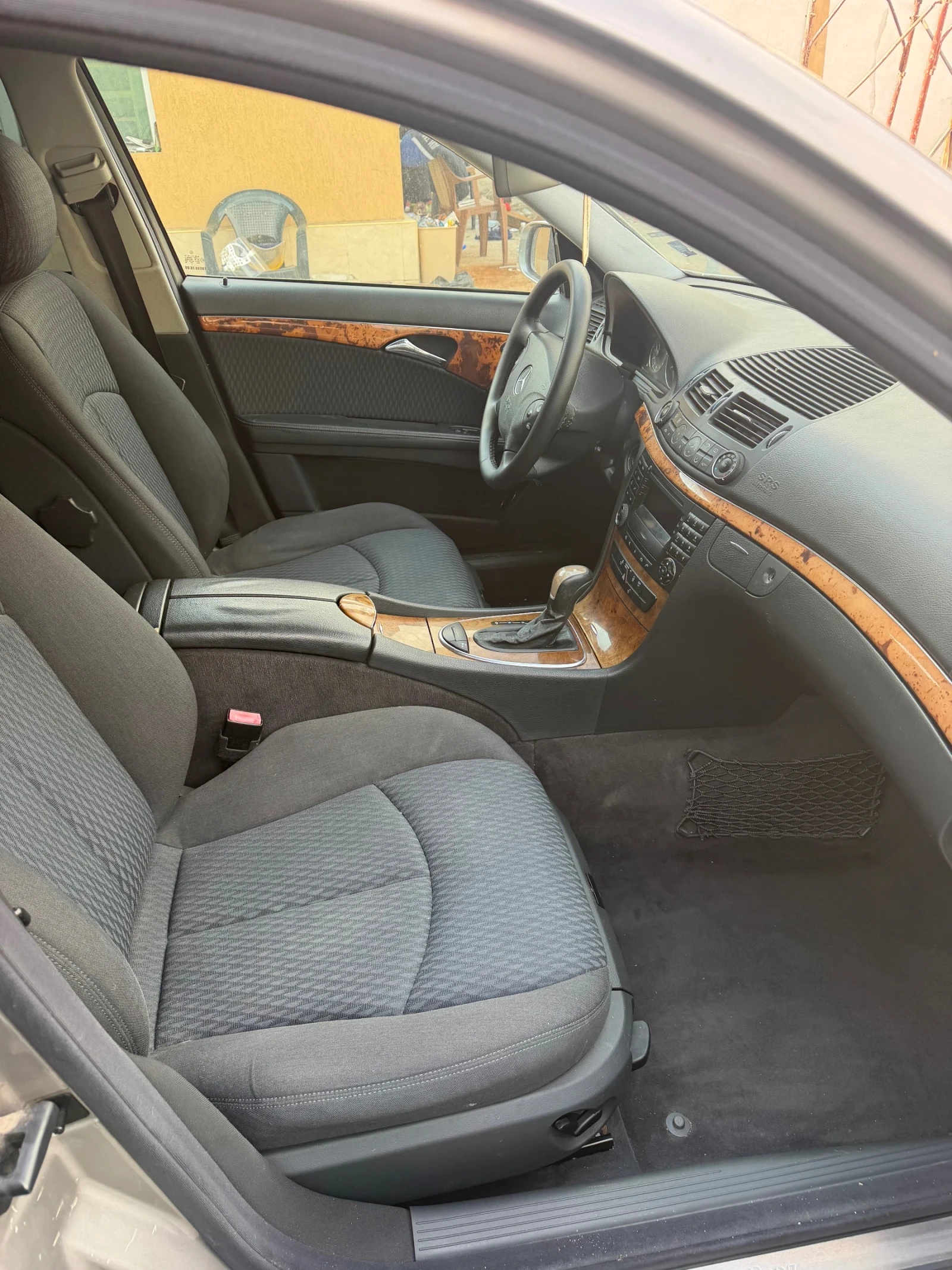Mercedes-Benz E 220, снимка 6 - Автомобили и джипове - 56614395