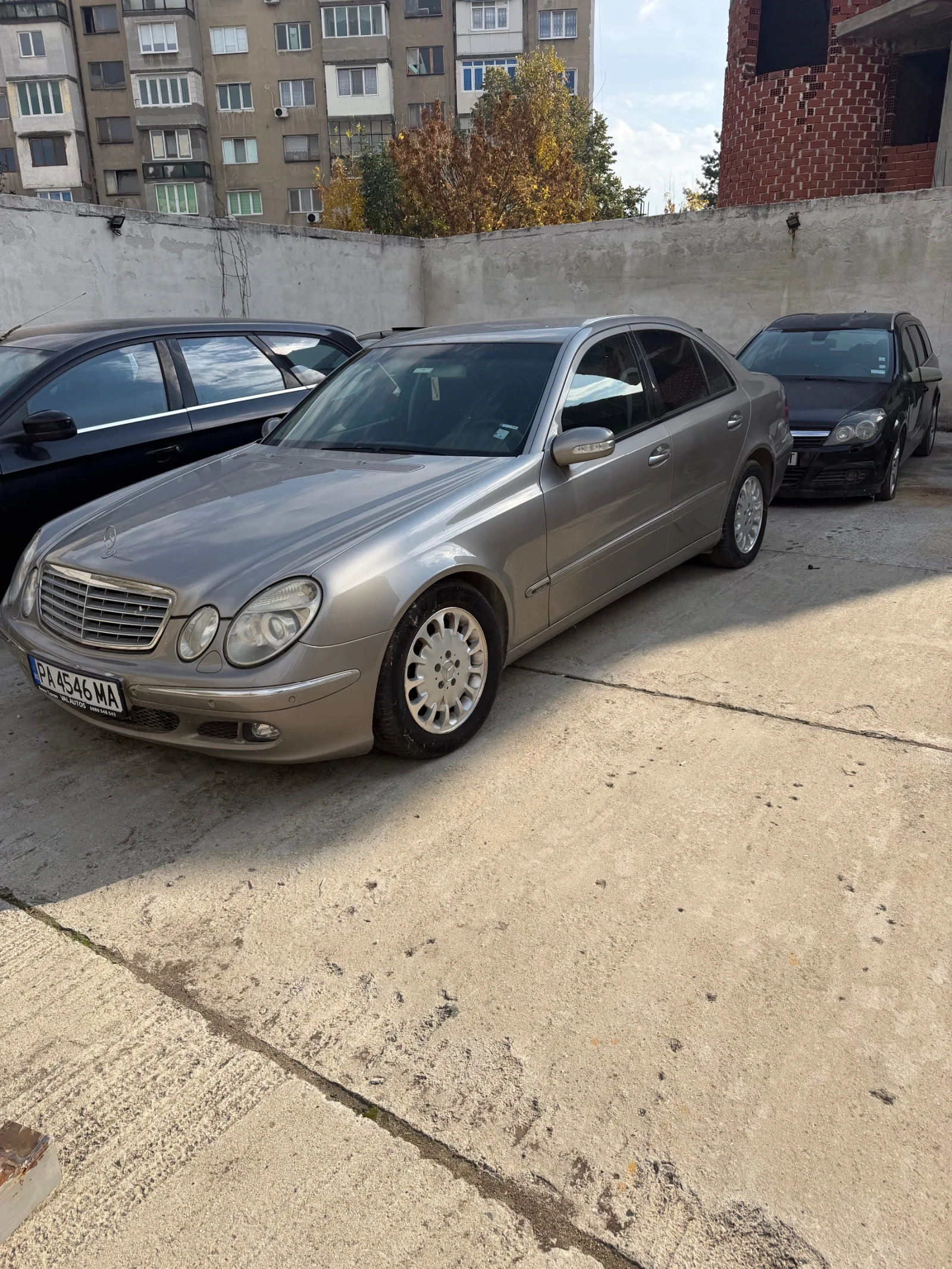 Mercedes-Benz E 220, снимка 2 - Автомобили и джипове - 56614395