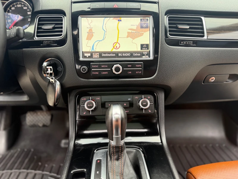 VW Touareg 3.0TDI 245 ks Highline 4 Motion Собствен лизинг , снимка 13 - Автомобили и джипове - 52655031