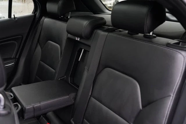 Mercedes-Benz GLA 250 4MATIC Авто Кредит ЦЕНА ДО БГ , снимка 14 - Автомобили и джипове - 53966741