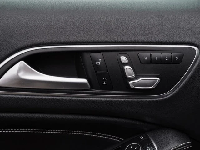 Mercedes-Benz GLA 250 4MATIC Авто Кредит ЦЕНА ДО БГ , снимка 6 - Автомобили и джипове - 53966741