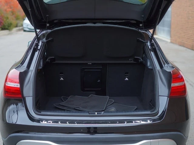 Mercedes-Benz GLA 250 4MATIC Авто Кредит ЦЕНА ДО БГ , снимка 3 - Автомобили и джипове - 53966741