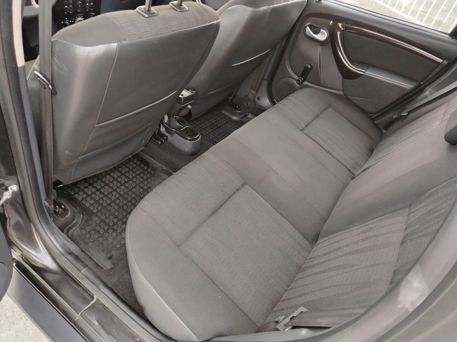 Dacia Duster 1.6-105  44  | Mobile.bg   13