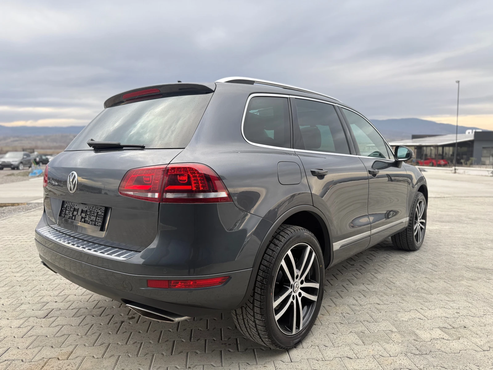 VW Touareg 3.0TDI 245 ks Highline 4 Motion Собствен лизинг  - изображение 5