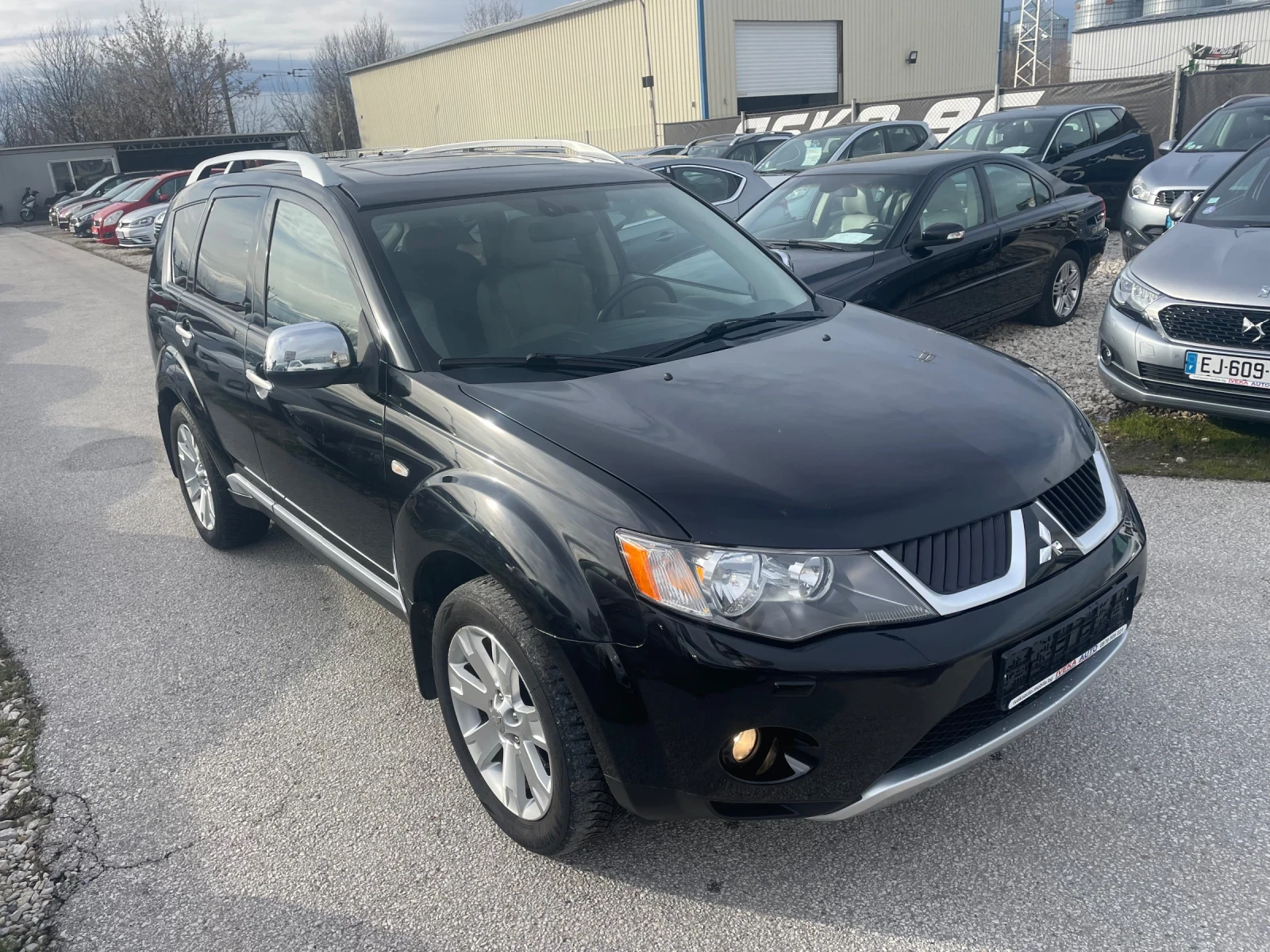 Mitsubishi Outlander Full Options 6+ 1 - изображение 3