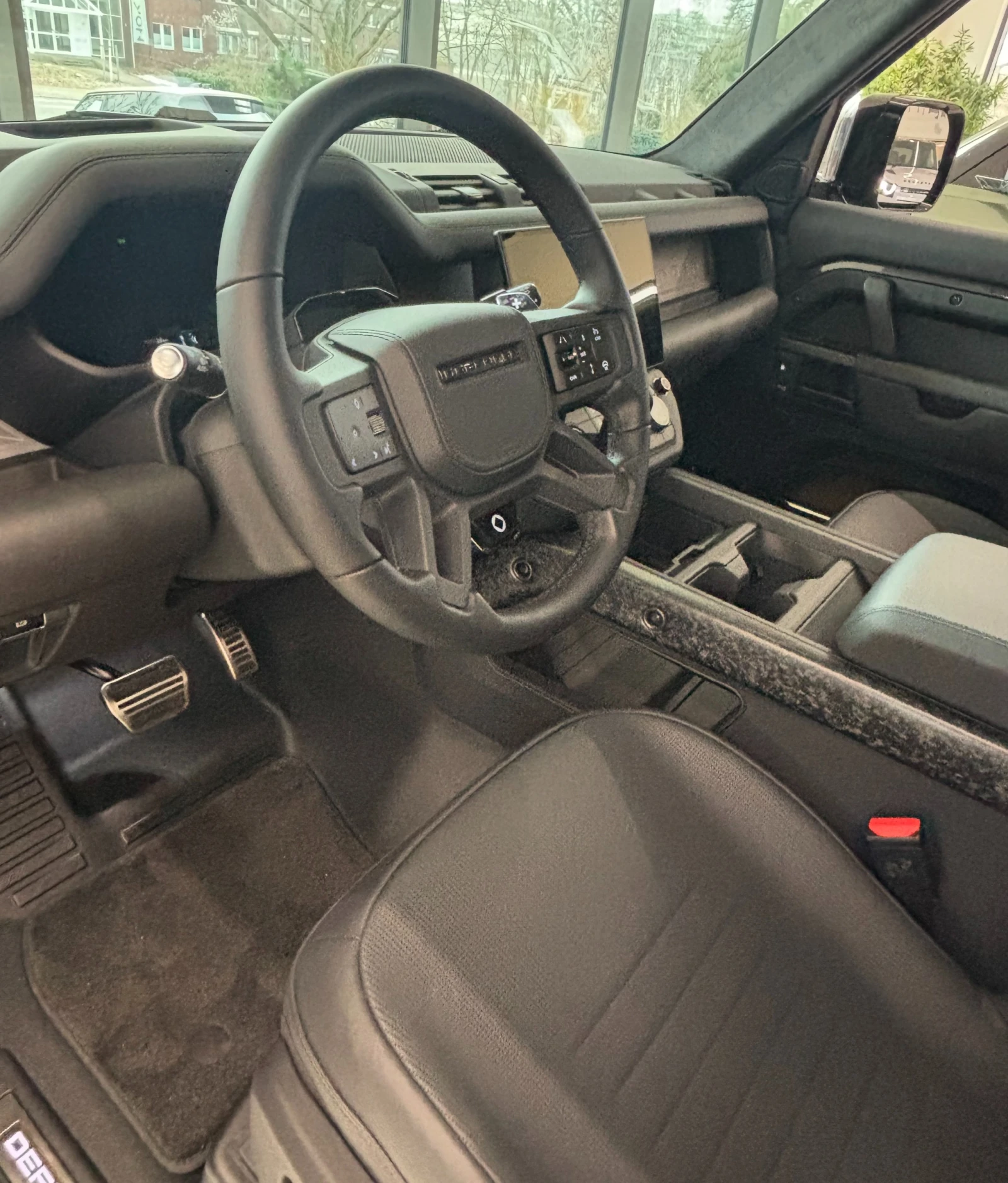 Land Rover Defender OCTA CARBON NEW 2026 , снимка 4 - Автомобили и джипове - 53444399