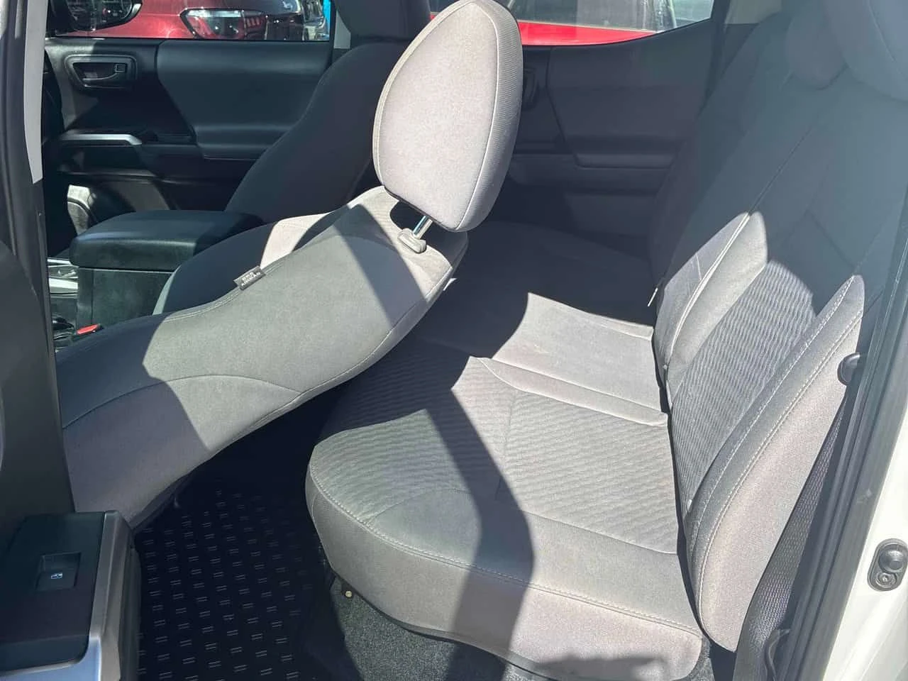 Toyota Tacoma * 4x4 Double Cab Auto* ПОДГРЕВ* KEYLESS* , снимка 14 - Автомобили и джипове - 54165384