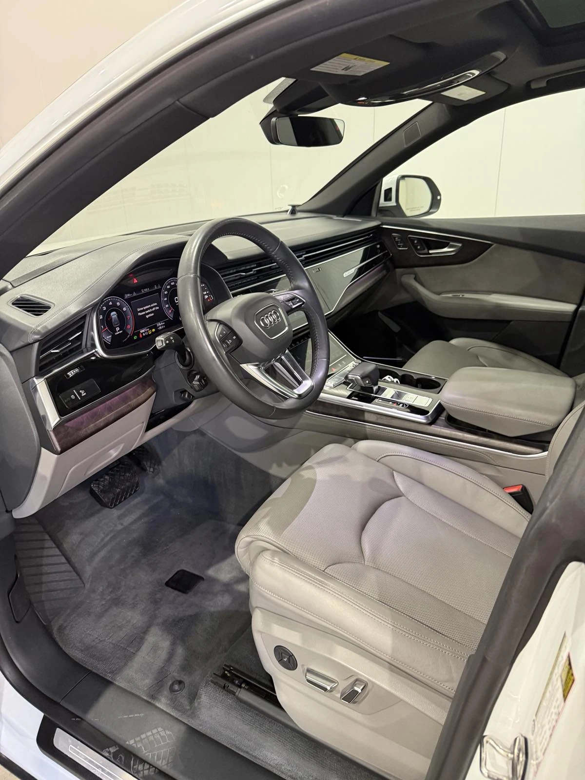 Audi Q8 55TFSI Technik, снимка 9 - Автомобили и джипове - 54681192
