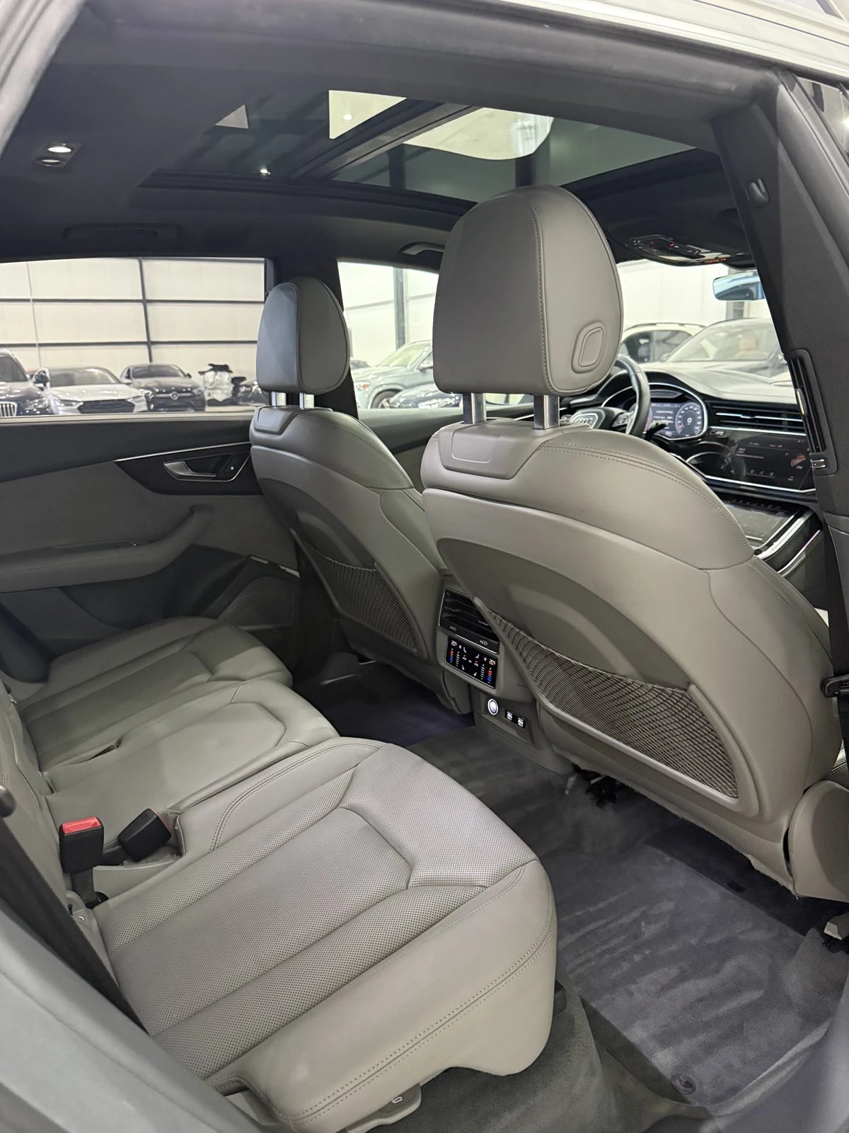 Audi Q8 55TFSI Technik, снимка 11 - Автомобили и джипове - 54681192