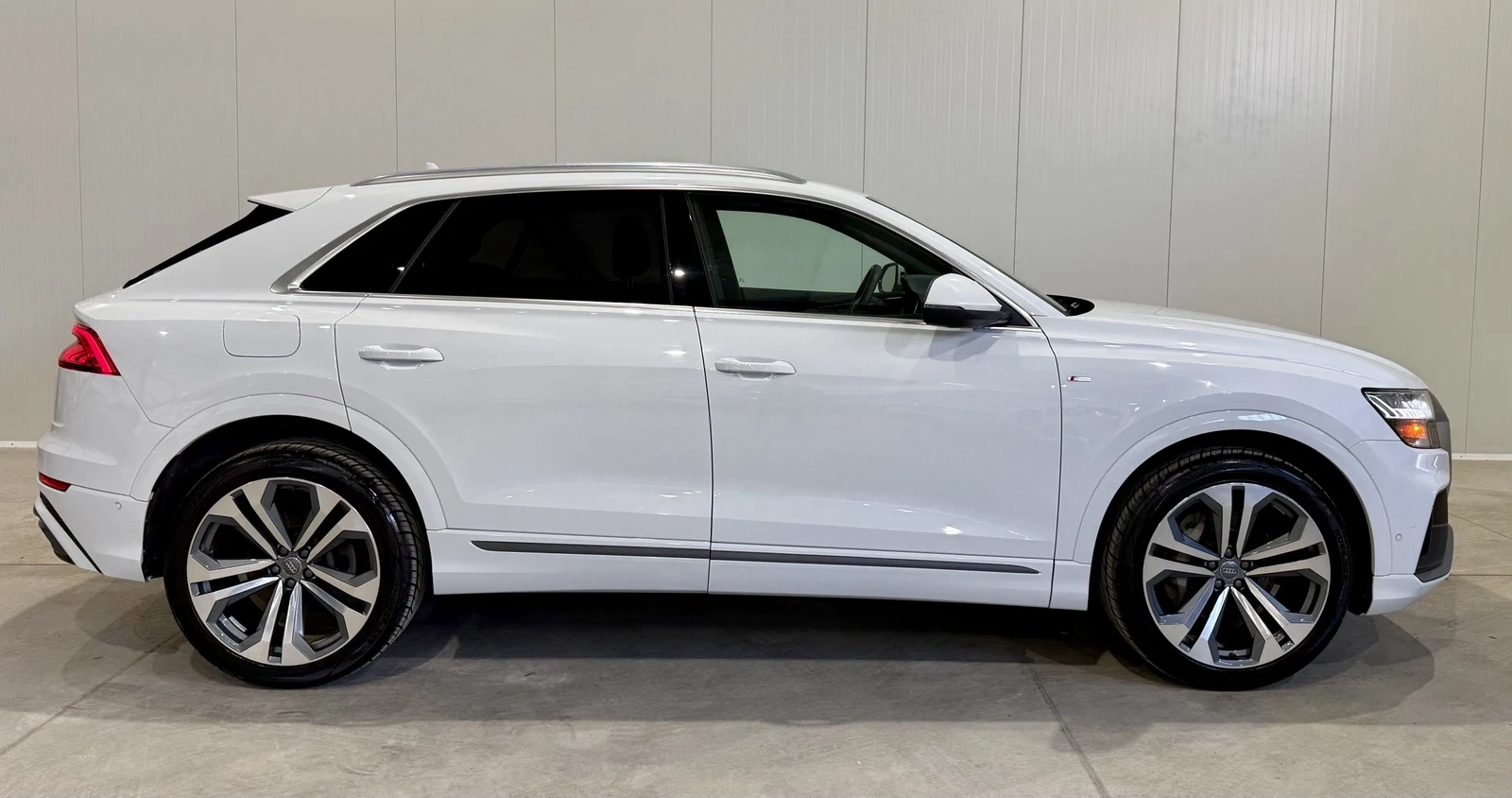 Audi Q8 55TFSI Technik, снимка 6 - Автомобили и джипове - 54681192
