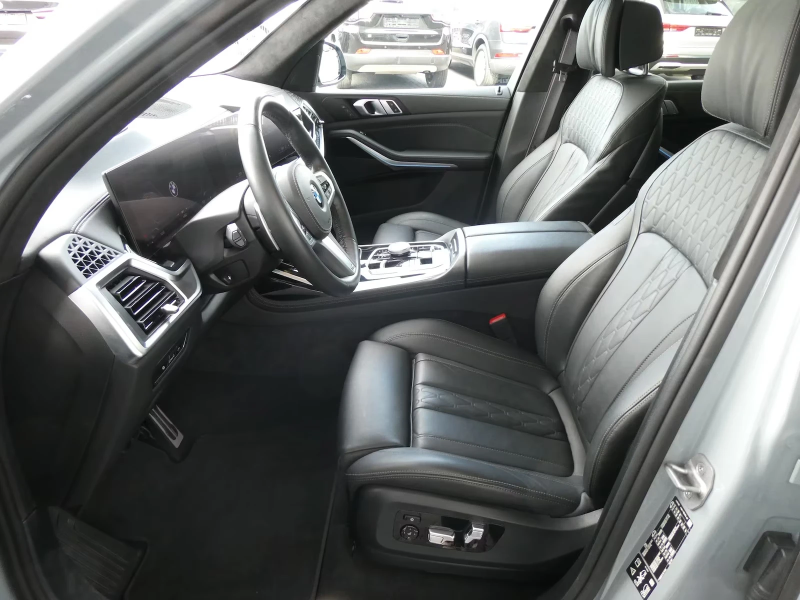 BMW X7 40d/ xDRIVE/ M SPORT PRO / 7 SEATS / HUD / PANO / , снимка 9 - Автомобили и джипове - 55392074