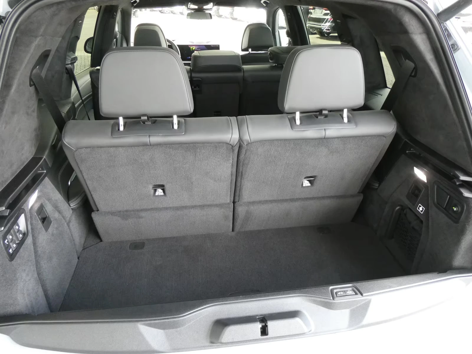 BMW X7 40d/ xDRIVE/ M SPORT PRO / 7 SEATS / HUD / PANO / , снимка 15 - Автомобили и джипове - 55392074