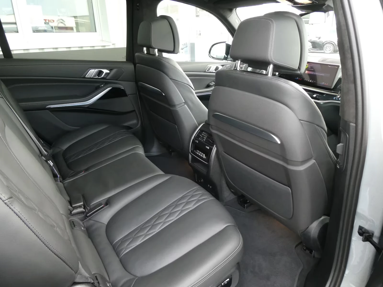 BMW X7 40d/ xDRIVE/ M SPORT PRO / 7 SEATS / HUD / PANO / , снимка 14 - Автомобили и джипове - 55392074