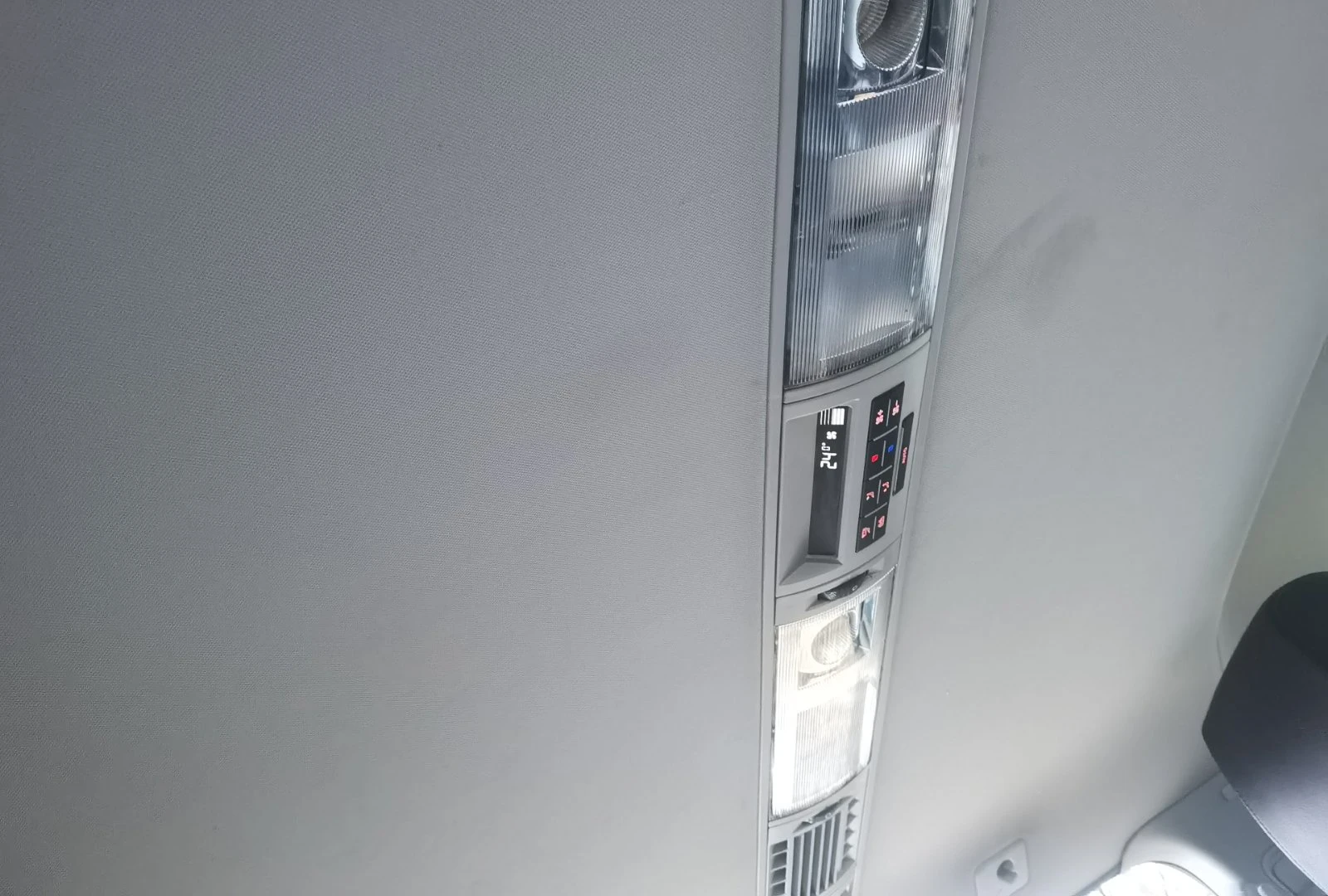 VW Multivan СЕРВИЗНА ИСТОРИЯ 4х4-FULL, снимка 15 - Бусове и автобуси - 54181328